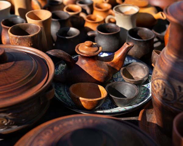 a-lot-of-handmade-pottery-ceramic-clay-brown-kitc-resize.jpg