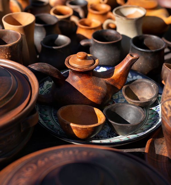 a-lot-of-handmade-pottery-ceramic-clay-brown-kitc-resize.jpg